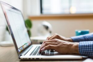 Założenie własnego sklepu internetowego: jak zacząć od zera